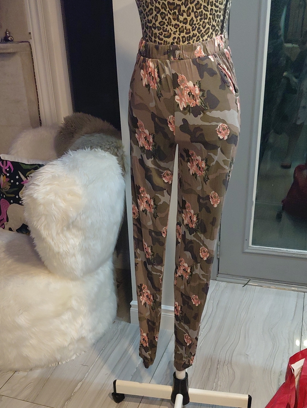 Floral Camo Elastic-Waist Jumpsuit Pants - Olive Pink Pyjama Pants